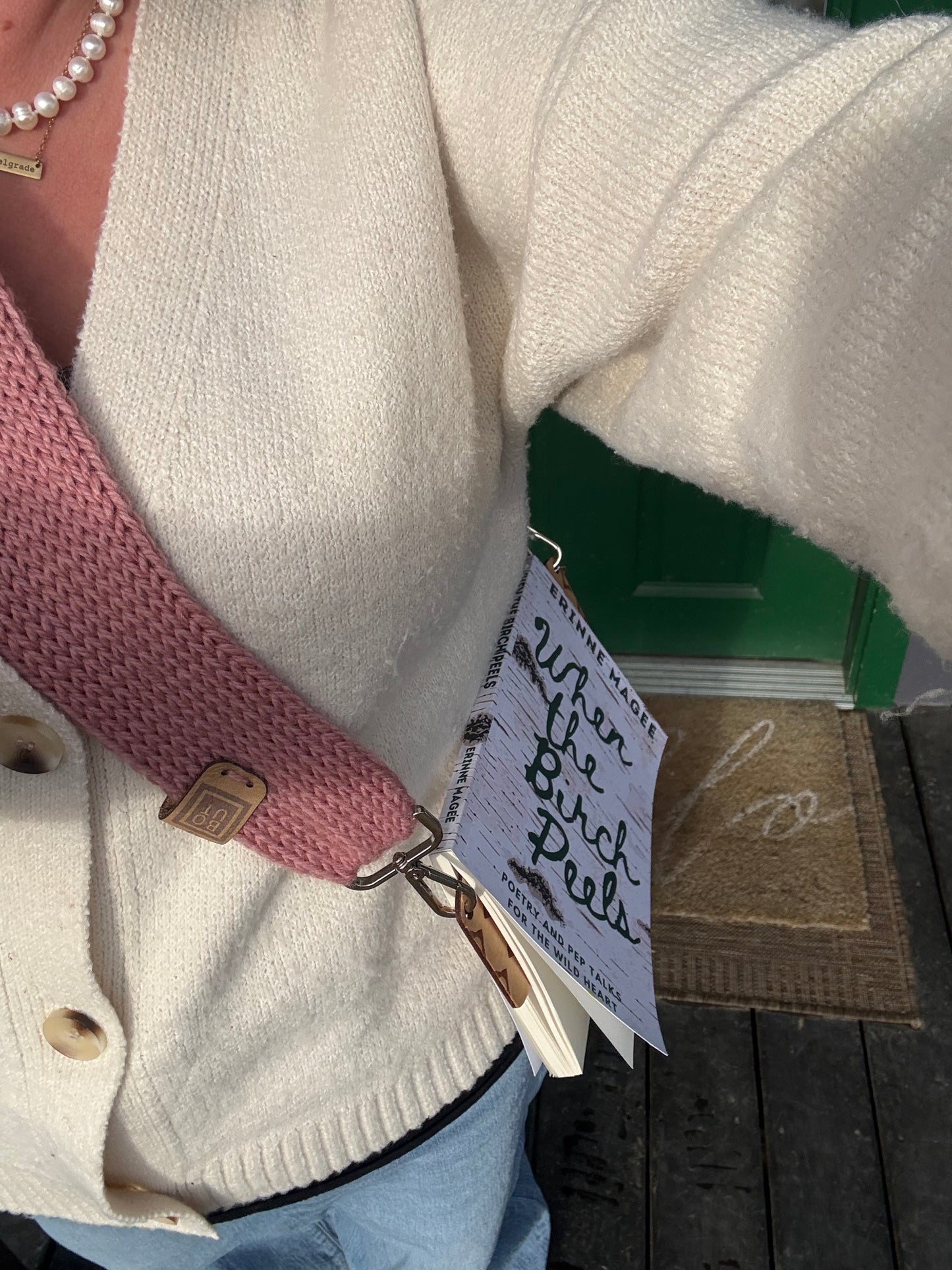 bout’ that book CROSSBODY