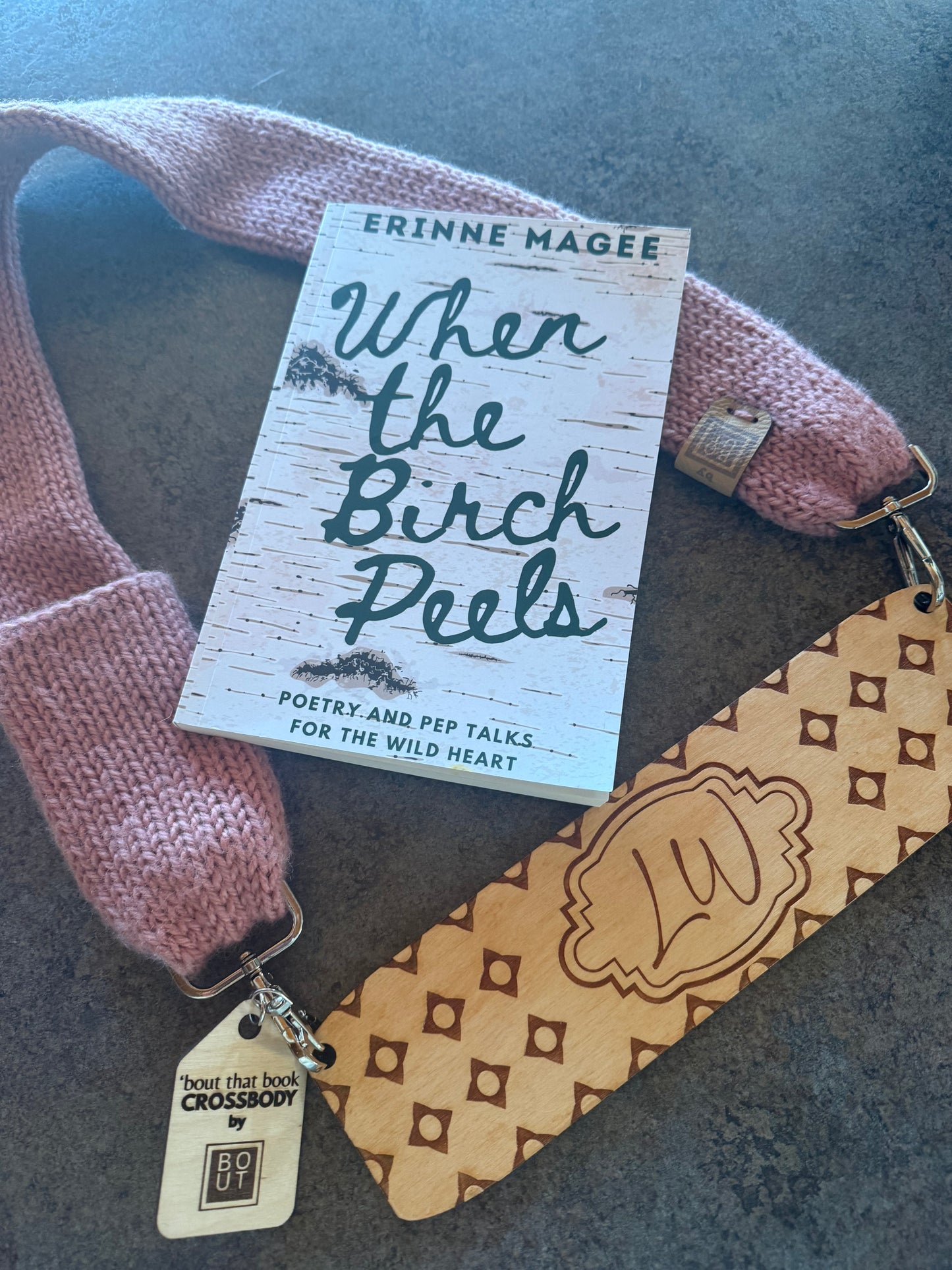 bout’ that book CROSSBODY